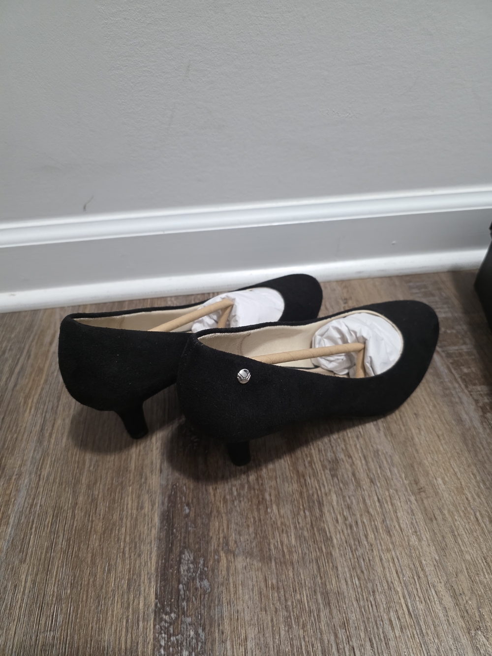 Kenneth Cole Black Suede Mid Kitten Heel Pumps